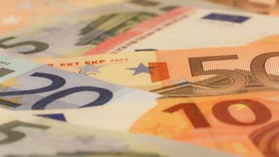 Биржевой курс евро упал до 89,94 рубля