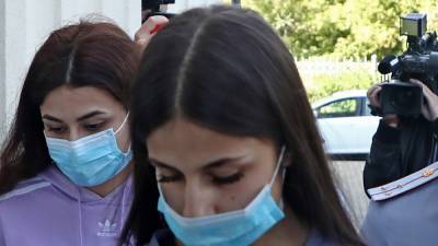 Сёстры Хачатурян признаны потерпевшими по делу о насилии со стороны их отца
