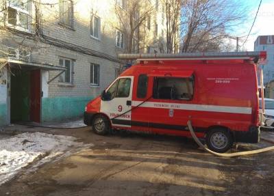 На улице Кирова из горящей квартиры спасли 48-летнего мужчину