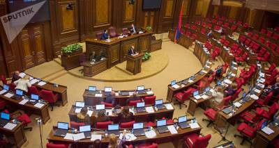 Парламент Армении принял резонансные поправки к закону "О высшем образовании"