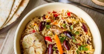 Рецепты постного меню: тушеный рис с кукурузой, фасолью и грибами - tsn.ua