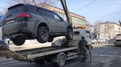 15 автомобилей эвакуировали за неправильную парковку в Южно-Сахалинске