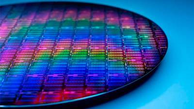 Intel построит две новые фабрики и станет контрактным производителем полупроводников