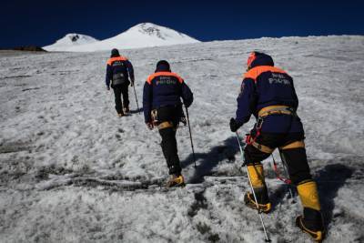 Спасатели нашли на склоне Эльбруса заблудившихся москвичей