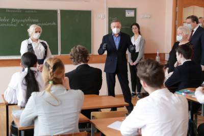 Беглов отреагировал на предложение ЗакСа о новых выплатах учителям Петербурга