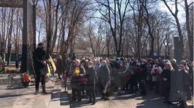 На Харьковщине двое безработных устроили переполох на кладбище: кадры разрушений
