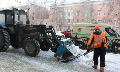 В Барнауле дорожные службы переведены на особый режим работы из-за метели