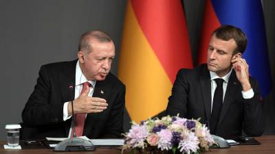 Конфликт обостряется: Макрон опасается вмешательства Турции в предстоящие выборы