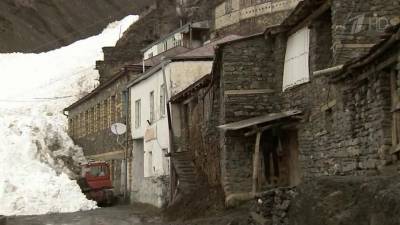В Дагестане ликвидируют последствия схода лавины, которая накрыла одно из сел и блокировала дорогу