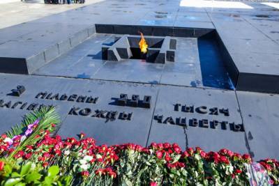 Представители ФПБ отдали дань памяти жителям деревни Хатынь, сожженной фашистами в 1943 году, и подписали Меморандум патриотической направленности