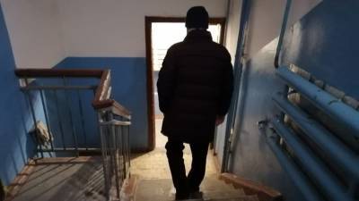 На Вербной в Тюмени мужчина напал на ребенка в подъезде дома
