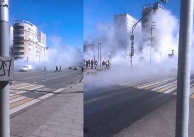 На западе Москвы разорвало трубу горячего водоснабжения