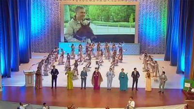 Во время чествования конюха Бердымухамедова презентовали новую песню президента