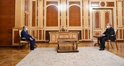 Армен Саркисян обсудил тему досрочных выборов с лидером "Просвещенной Армении"