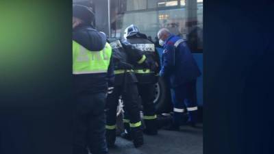 Прохожий спас попавшую под автобус пенсионерку на северо-западе Москвы