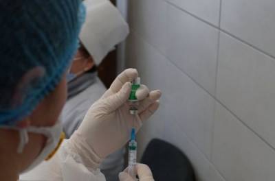 На Буковине коронавирус сразил врача после прививки
