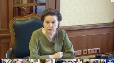 Губернатор Югры Наталья Комарова привилась от коронавируса