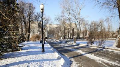 Метеорологи назвали сроки таяния снега в Москве