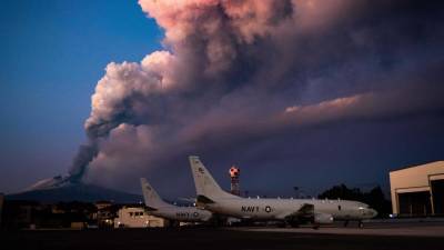 Аэропорт на Сицилии прекратил работу из-за извержения вулкана Этна