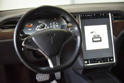 Илон Маск заявил, что электромобили Tesla можно будет купить за биткоины