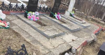 Сдали на металл: в Одесской области мужчины надругались над могилами и похитили ограждение