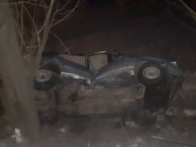 В Челябинской области автомобиль вылетел с дороги и рухнул в городской пруд