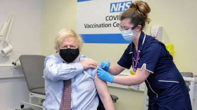 Джонсон назвал причину успешной вакцинации в Британии