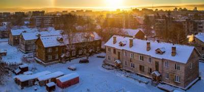 Прокуратура запустила дрон для проверки качества уборки снега с крыш домов в Петрозаводске