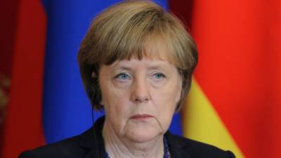 "Левые" потребовали от Меркель вынести вопрос о доверии правительству