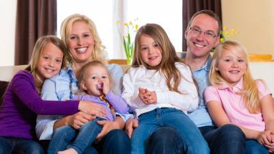 В Госдуме предложили создать единый закон о статусе многодетных семей