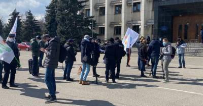 Против локдауна: в Одессе предприниматели вышли на митинг