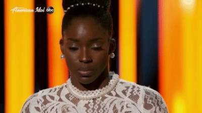 Участница American Idol потеряла сознание и разбила лицо о сцену, услышав слова жюри — видео