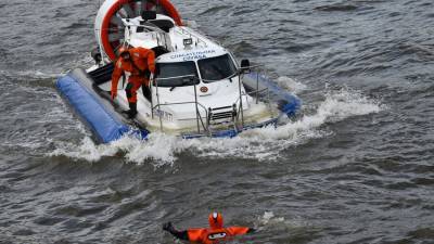 Спасатели вытащили лыжника из Москвы-реки в районе Коломенской набережной