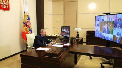 Президенту РФ сделали первый укол отечественной двухкомпонентной вакцины от COVID-19