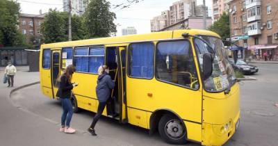 Забрасывают автобусы камнями и штрафуют: в Киеве перевозчики хотят остановить движение маршруток