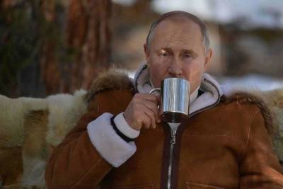 Жители Китая высмеяли Байдена из-за отдыха Путина в тайге