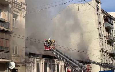 В центре Киева горит ресторан
