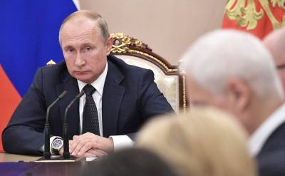 Путин разрешил некоторым чиновникам работать после 70 лет