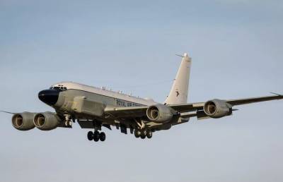 Военный самолет США вплотную подлетел к Сочи