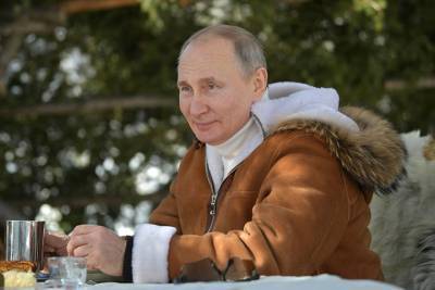 Песков рассказал, когда Путин вернется к обычному графику работы