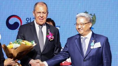 Лавров прибыл в Сеул в рамках мероприятий к 30-летию дипломатических отношений