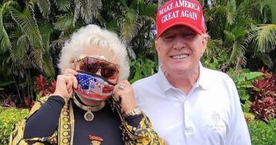 Без масок и с суперкарами: Дональд Трамп устроил вечеринку для избранных во Флориде
