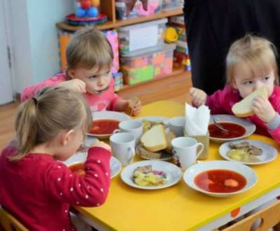 «Голодные» чиновники Черкасчины решили объедать школьников и воспитанников детских садов