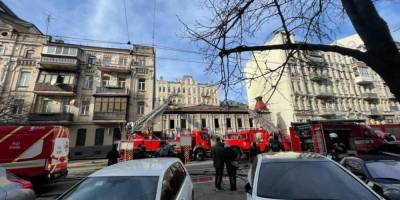 В центре Киева произошел пожар в баре Бездельники — фото, видео