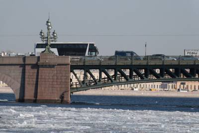 В Петербурге спасли выпавших из аэросаней шестерых пассажиров