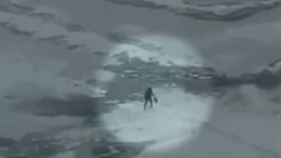 Вести. В Екатеринбурге мужчина провалился под лед в городском пруду