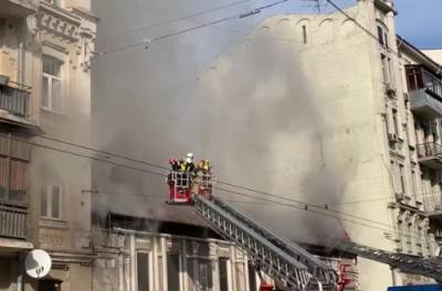 Столицу затянуло едким дымом: горит ресторан