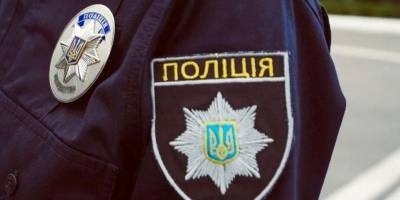 В Киеве патрульный распылил в лицо прохожему газ, после чего избил его