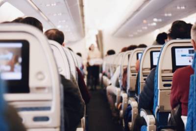 Женщина 20 лет летала без билетов, пока авиакомпании не надоело — ей "светит" реальный срок