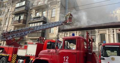 В центре Киева масштабный пожар, заблокировано движение транспорта